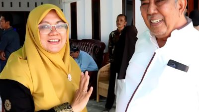 Mantan Bupati Siak Dua Periode, Arwin AS SH bersama Tokoh Muda Riau yang juga TAM LHK RI, Dr.Afni Z, M.Si.