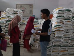 Pemko Tebing Tinggi Bersama Pos Indonesia Salurkan Bantuan Cadangan Beras Tahap 2 Termin Ii
