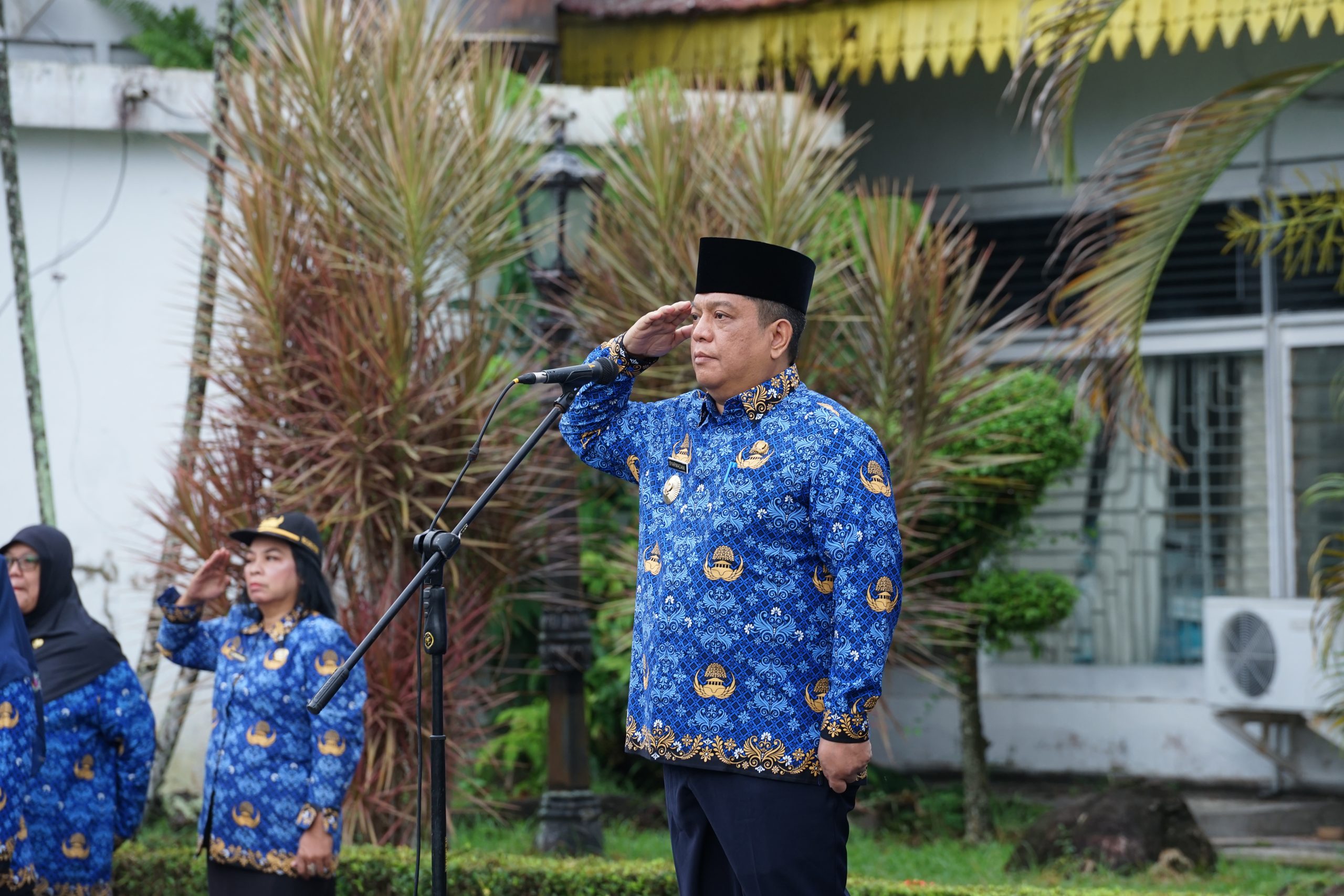 Pemerintah Kota (Pemko) Tebing Tinggi menggelar upacara Hari Kesadaran Nasional, Rabu (17/01/2024) di halaman Balai Kota Jl. Dr. Sutomo. Penjabat (Pj.) Wali Kota Tebing Tinggi Drs. Syarmadani, M.Si. selaku Pembina Upacara dalam arahannya mengingatkan akan pentingnya kesadaran didalam diri masing-masing sebagai sebuah bangsa dan negara yang punya jati diri dan tujuan.