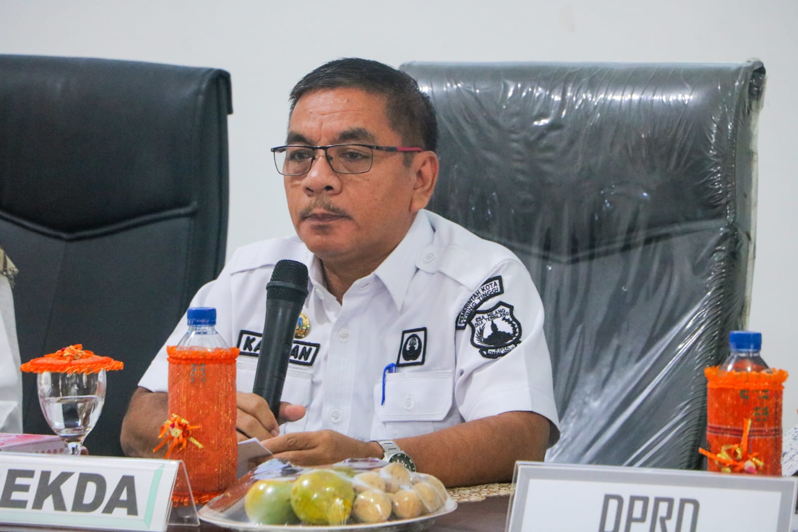 Penjabat (Pj.) Sekretaris Daerah Kota Tebing Tinggi H. Kamlan Mursyid, S.H., M.M. membuka rapat koordinasi forum konsultasi publik/forum perangkat daerah DP3APM Kota Tebing Tinggi, Rabu, (24/01/2024) di aula Dinas Pemberdayaan Perempuan, Perlindungan Anak dan Pemberdayaan Masyarakat (DP3APM), Jalan Gunung Dempo No. 17 Tebing Tinggi.