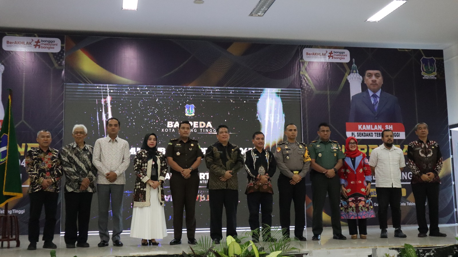 Pemerintah Kota (Pemko) Tebing Tinggi melalui Bappeda (Badan Perencanaan dan Pembangunan Daerah) menggelar Musrenbang (Musyawarah Perencanaan Pembangunan) RPJPD (Rencana Pembangunan Jangka Panjang Daerah) Kota Tebing Tinggi Tahun 2025-2045, Kamis (01/02/2024) di gedung Balai Kartini Convention Center Jl. Gunung Leuser BP7.
