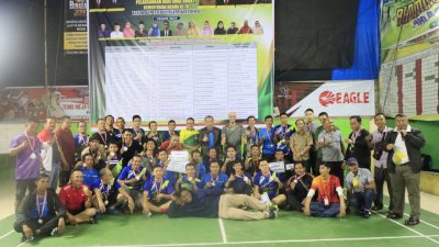 Asisten III Pemko Binjai Tutup Turnamen Bulu Tangkis PB Kemenag
