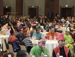 Hadiri Musrenbang RKPD 2025 Sumut, Wali Kota Binjai Kenakan Kostum Melayu Dan Tumpangi Betor