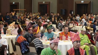 Hadiri Musrenbang RKPD 2025 Sumut, Wali Kota Binjai Kenakan Kostum Melayu Dan Tumpangi Betor