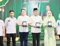 Penghargaan SMSI Binjai-Langkat untuk Thomas, Delia Pratiwi & Pj Bupati