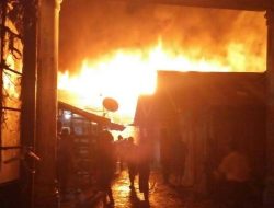 Pasar Tarutung Terbakar! Warga Panik Rumahnya Ikut Hangus