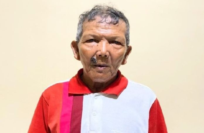 Mislan (71) diamankan polisi dari rumahnya usai dilaporkan telah menghamili cucunya yang masih berusia 14 tahun.