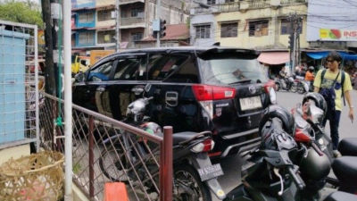 Mobil Innova yang menggilas Fitriani (50).