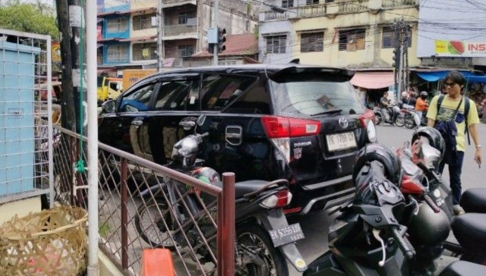 Mobil Innova yang menggilas Fitriani (50).