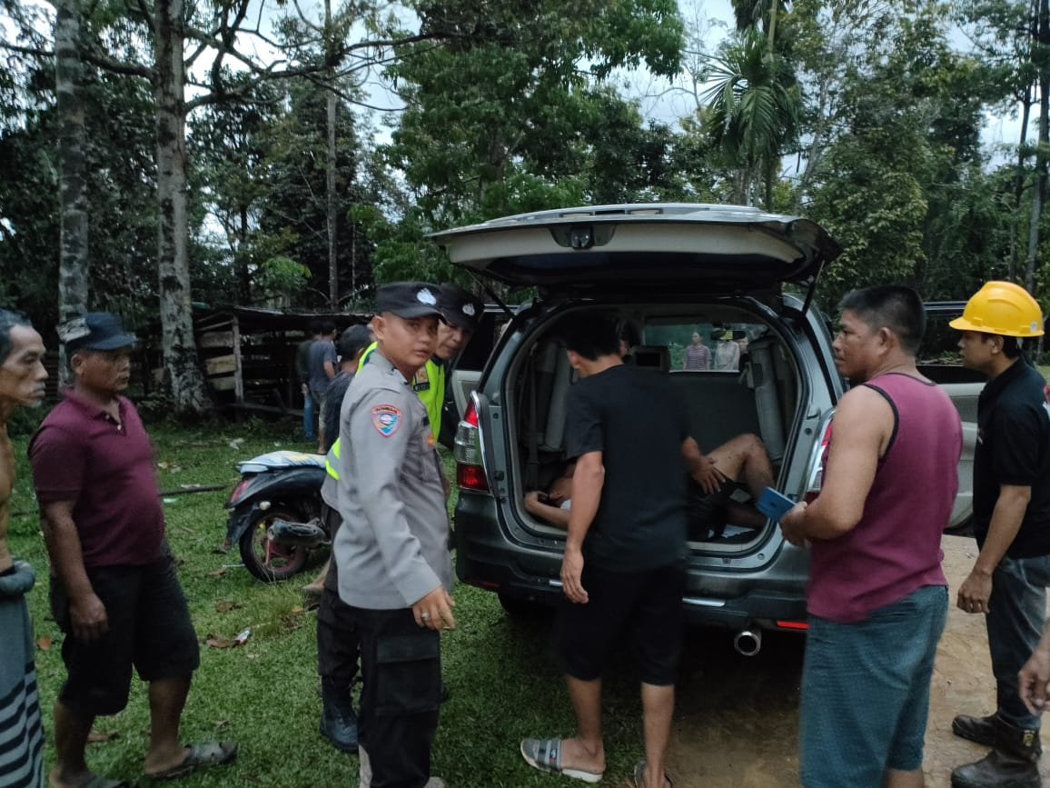 4 Pria Disambar Petir, 2 Orang Tewas