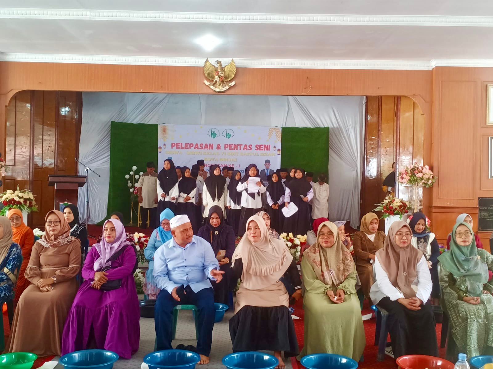 Pentas Seni Semarakkan Acara Pelepasan Siswa Kelas VI SDIT Yayasan Baitul Izzah