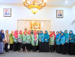 Monitoring Kelurahan Pelaksana Lomba UP2K PKK Kota Binjai Bersama Ketua Bidang I Pembinaan Karakter Keluarga Ibu Dian Arief Sudarto Trinugroho Selaku Ketua Rombongan Tim Monitoring TP PKK Provinsi Sumatera Utara