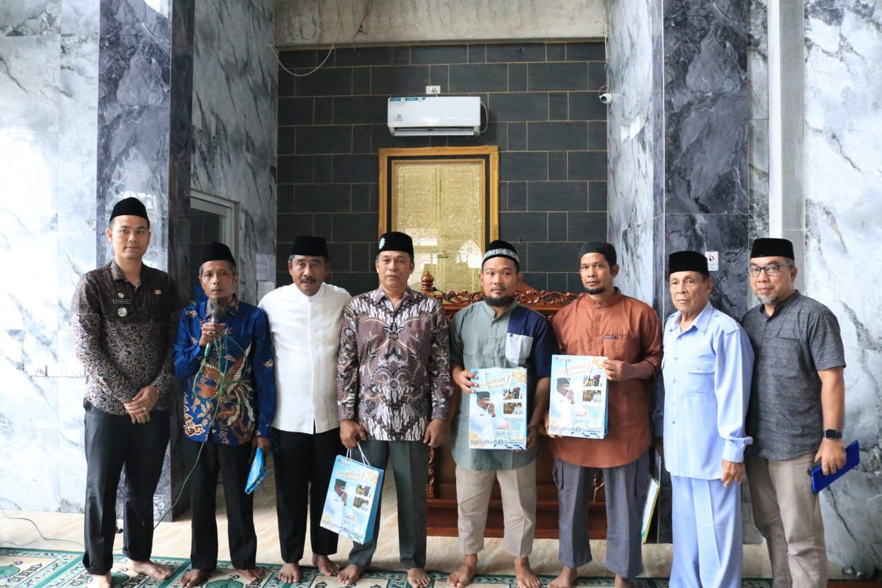 Wali Kota Sholat Jumat Berjamaah Sekaligus Serahkan Bantuan Dana Hibah Di Masjid Taqwa