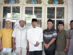 Sholat Jumat di Masjid Al Insyirah, Wali Kota Binjai Serahkan Dana Hibah