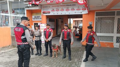 K9 Polda Sumut Sterilkan Gedung KPU dan Bawaslu