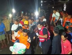 Kapal Tabrak Karang di Padang, 1 Tewas 12 Selamat