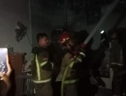 Rumah Terbakar, Kie Keng Hung Tewas, Putranya Luka Bakar