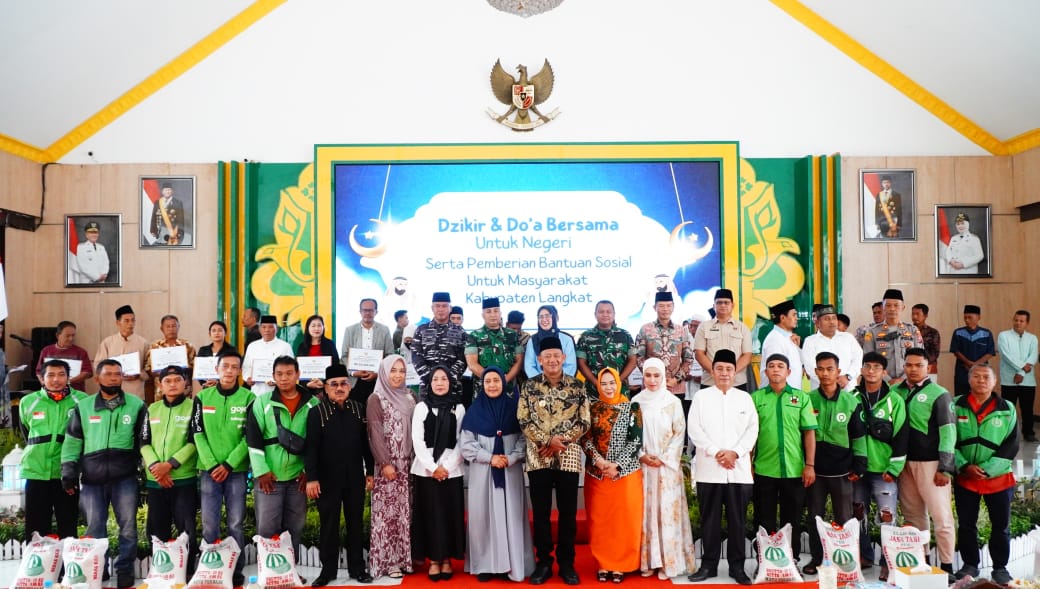 Syah Afandin Salurkan Bantuan untuk 7.716 Warga Tidak Mampu