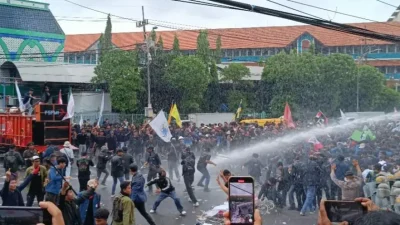 64 Anak di Bawah Umur Jadi Tersangka Ricuh Demo di Jatim, Emil Dardak: Proses Hukum Sudah Selektif