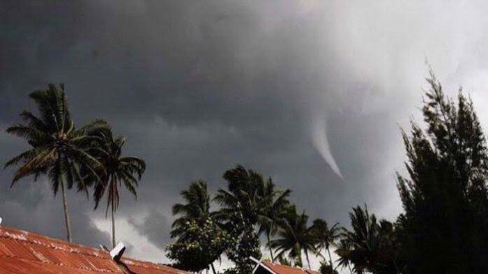 PuDiterjang Puting Beliung,16 Rumah Warga Rusak di Sipoholon dan Tarutung