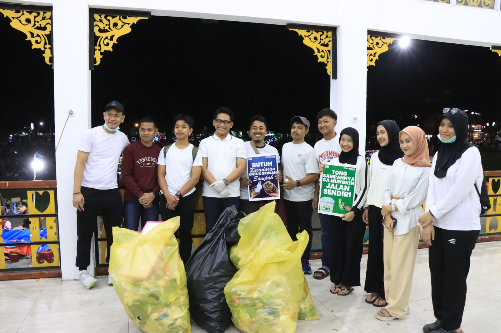 Bersama Puluhan Anak Muda, Wakil Wali Kota Binjai Gelar Aksi Pungut Sampah di Lapangan Merdeka