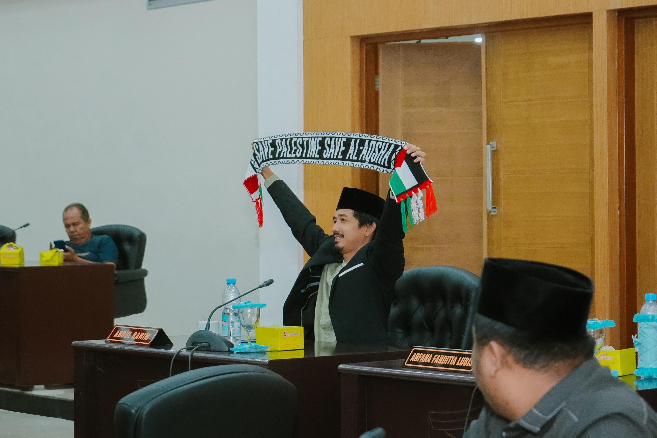 Wali Kota Binjai Lakukan Penggalangan Donasi Palestina Saat Rapat Paripurna