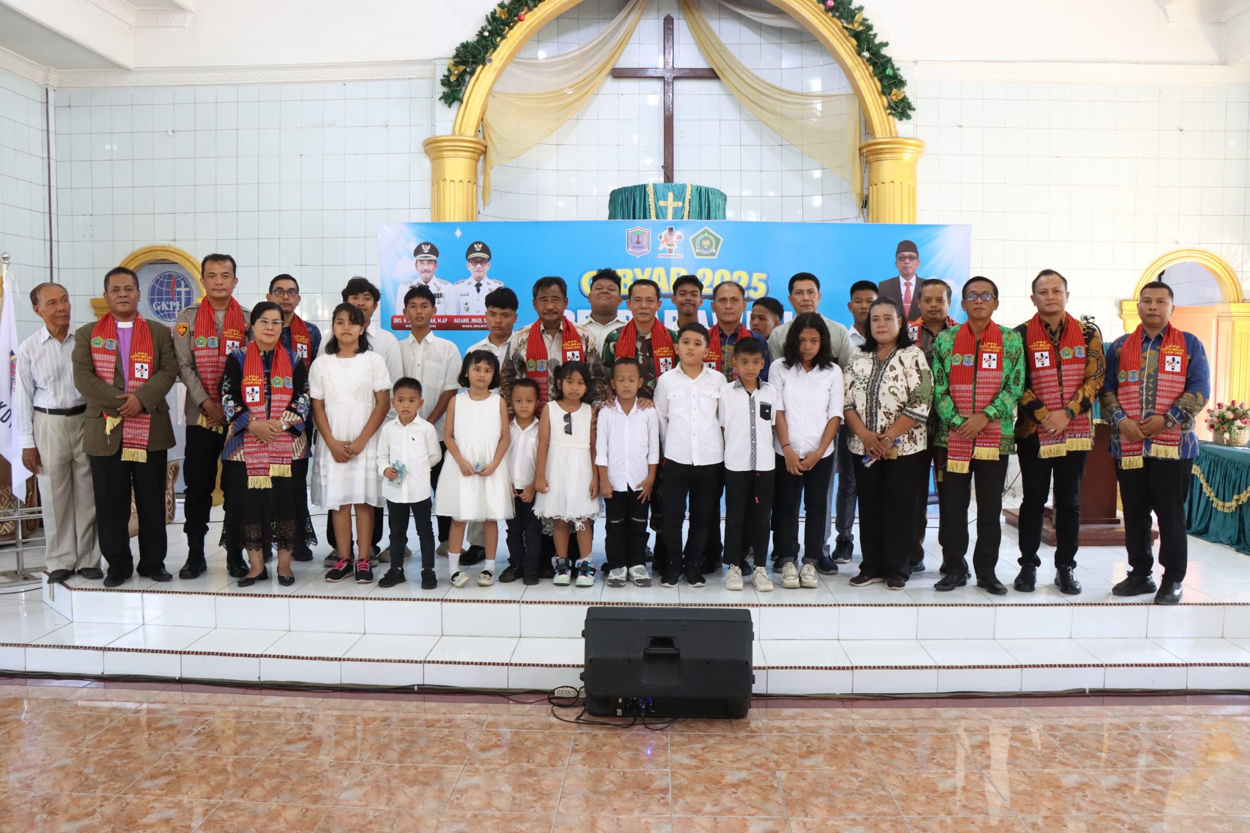 Wali Kota Binjai Drs. H. Amir Hamzah, M.AP secara resmi membuka Gebyar Pesparawi II (Pesta Paduan Suara Musik Gerejawi) Kota Binjai Tahun 2025 yang mengangkat tema “Bermazmurlah bagi Tuhan” (Mazmur 98:4-5). Kegiatan ini berlangsung di Gereja GKPI Marturia, Jalan Ikan Hiu No. 40, Dataran Tinggi, Kota Binjai, Jumat (31/10).