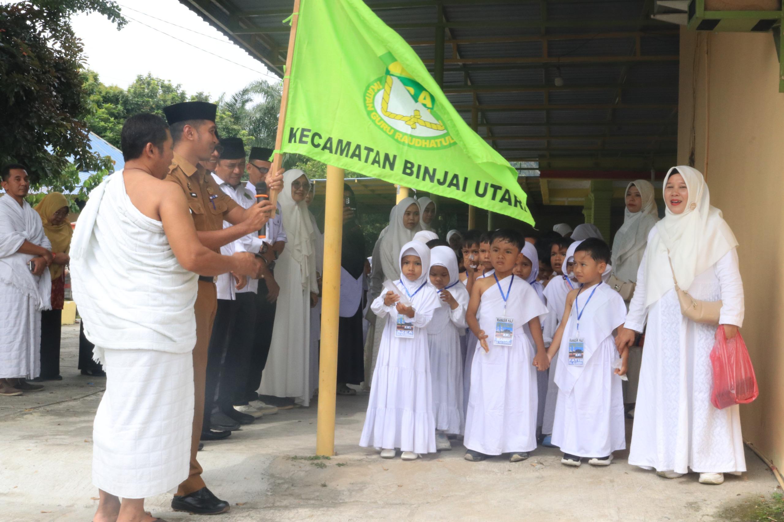 Kabag Kesra Setdako Binjai Ariandi Ayun, S.STP. MH., hadiri dan buka Manasik Haji Raudhatul Athfal (RA) se-Kota Binjai Tahun 2025 tingkat Kecamatan Binjai Utara