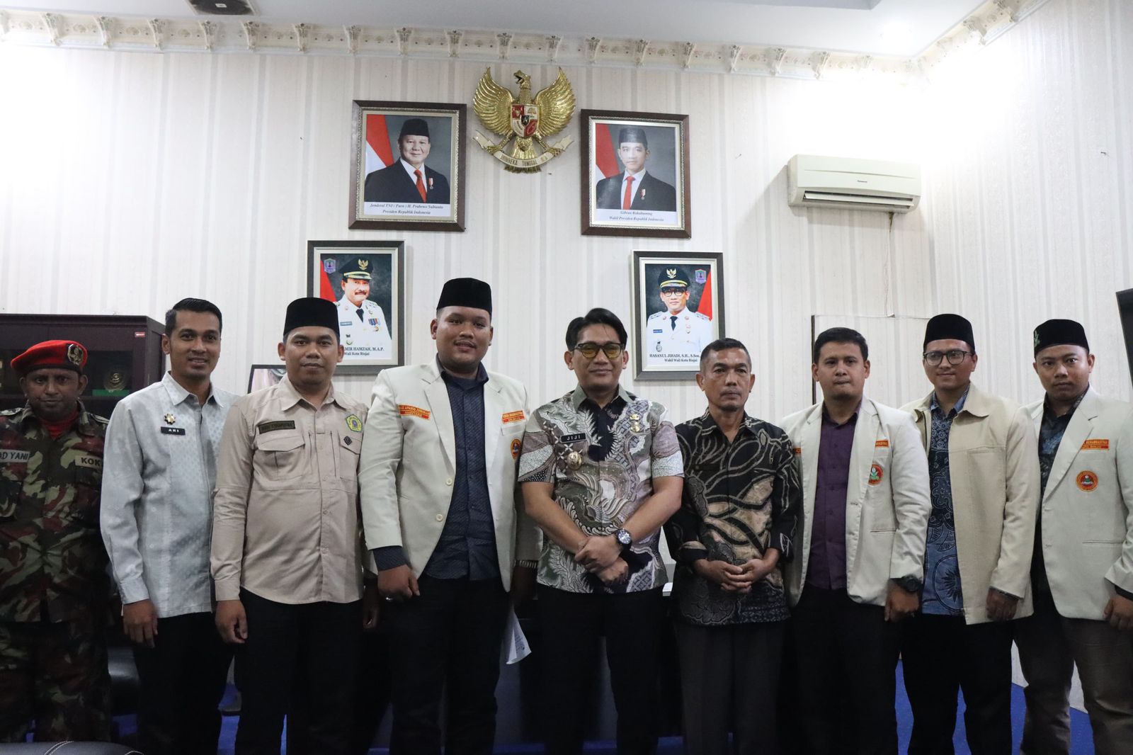 Wakil Wali Kota Binjai, Hasanul Jihadi, S.H., S.Sos., M.Kn., didampingi Kabag Kesra Ariandi Ayun, S.STP., M.H., dan Kepala Bidang Politik Badan Kesatuan Bangsa dan Politik Kota Binjai Takdir Syehbanapandia, menerima audiensi dari Pengurus Pemuda Muhammadiyah Kota Binjai di Ruang Kerja Wakil Wali Kota, Kamis (13/11).
