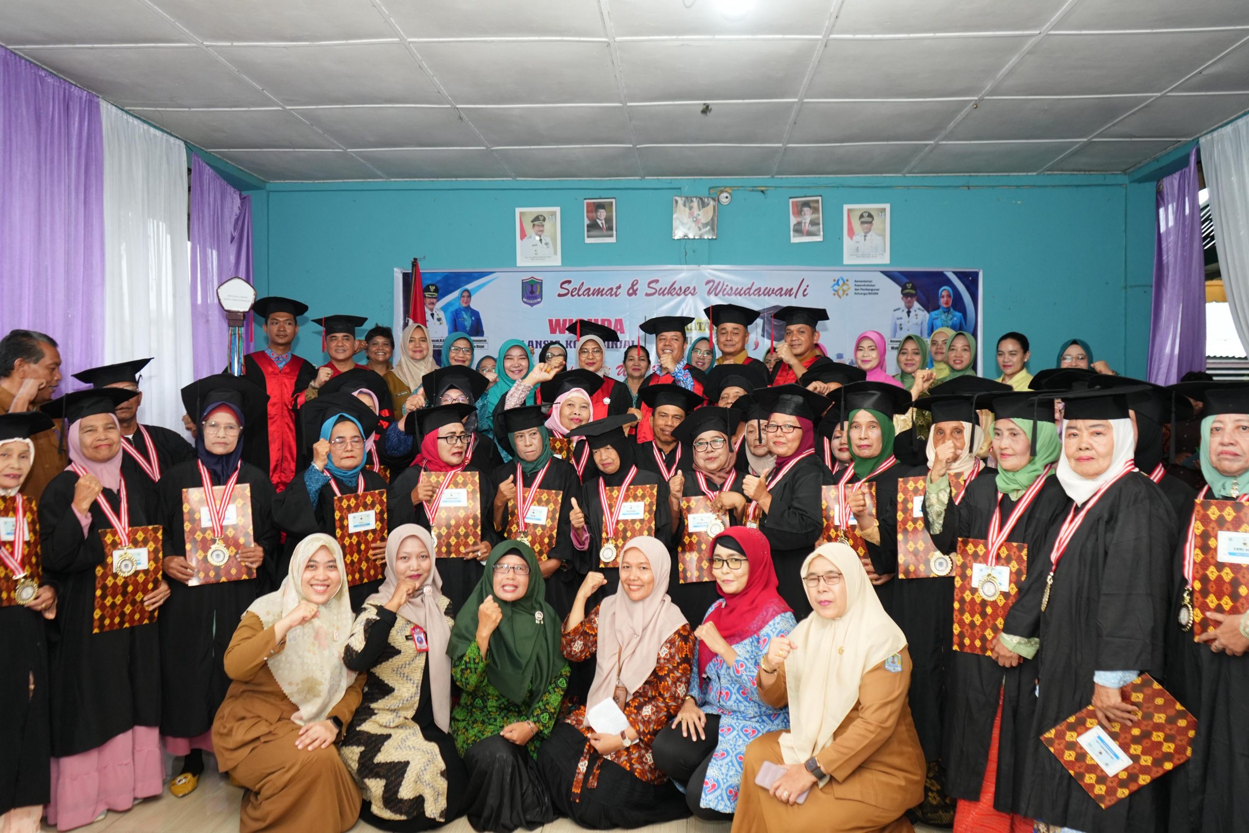 Semangat Tak Mengenal Usia: Binjai Wisuda 28 Lansia Sekolah Surya Senja Mandiri