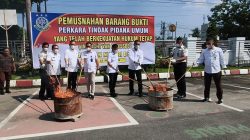 Kejari Binjai Musnahkan Barang Bukti, Kesbangpol Tekankan Sinergi Pemberantasan Narkoba