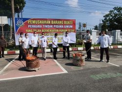 Kejari Binjai Musnahkan Barang Bukti, Kesbangpol Tekankan Sinergi Pemberantasan Narkoba