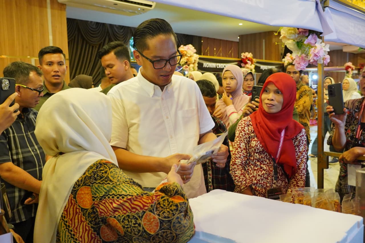 Wali Kota Medan Rico Waas saat menghadiri acara Learning Event Program Financial Inclusion for Women Entrepreneur, di Grand Ballroom Universitas Prima Indonesia, Minggu (27/9/2026).