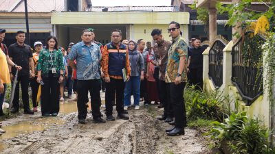 Wali Kota Medan Rico Tri Putra Bayu Waas meninjau langsung pemasangan dan distribusi pipa air bersih di Perumahan Griya Kencana Lingkungan 1, Kelurahan Namo Gajah, Kecamatan Medan Tuntungan, Kamis (8/10/26).