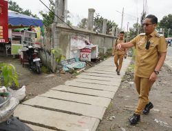 Rico Waas Tinjau Pembangunan Trotoar di Jalan Juanda & Merak Jingga