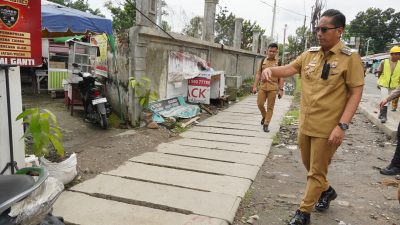 Rico Waas Tinjau Pembangunan Trotoar di Jalan Juanda & Merak Jingga
