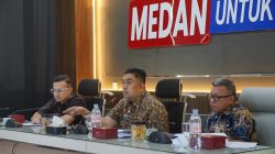 Pj Sekretaris Daerah Kota Medan, Erfin Fachrurrazi saat memimpin Rapat Tim Koordinasi Optimalisasi Penerimaan PAD Sektor Retribusi di Ruang Rapat Bapenda Kota Medan.
