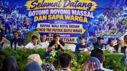 Wali Kota Medan Rico Waas saat kegiatan Gotong Royong dan Sapa Warga di Jalan Mistar, Kelurahan Sei Putih Barat, Kecamatan Medan Petisah, Sabtu (24/10/2026).