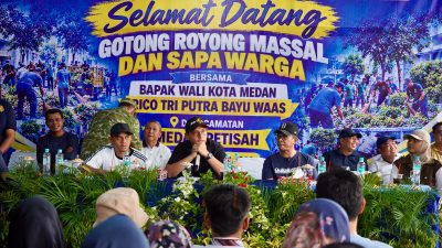 Wali Kota Medan Rico Waas saat kegiatan Gotong Royong dan Sapa Warga di Jalan Mistar, Kelurahan Sei Putih Barat, Kecamatan Medan Petisah, Sabtu (24/10/2026).
