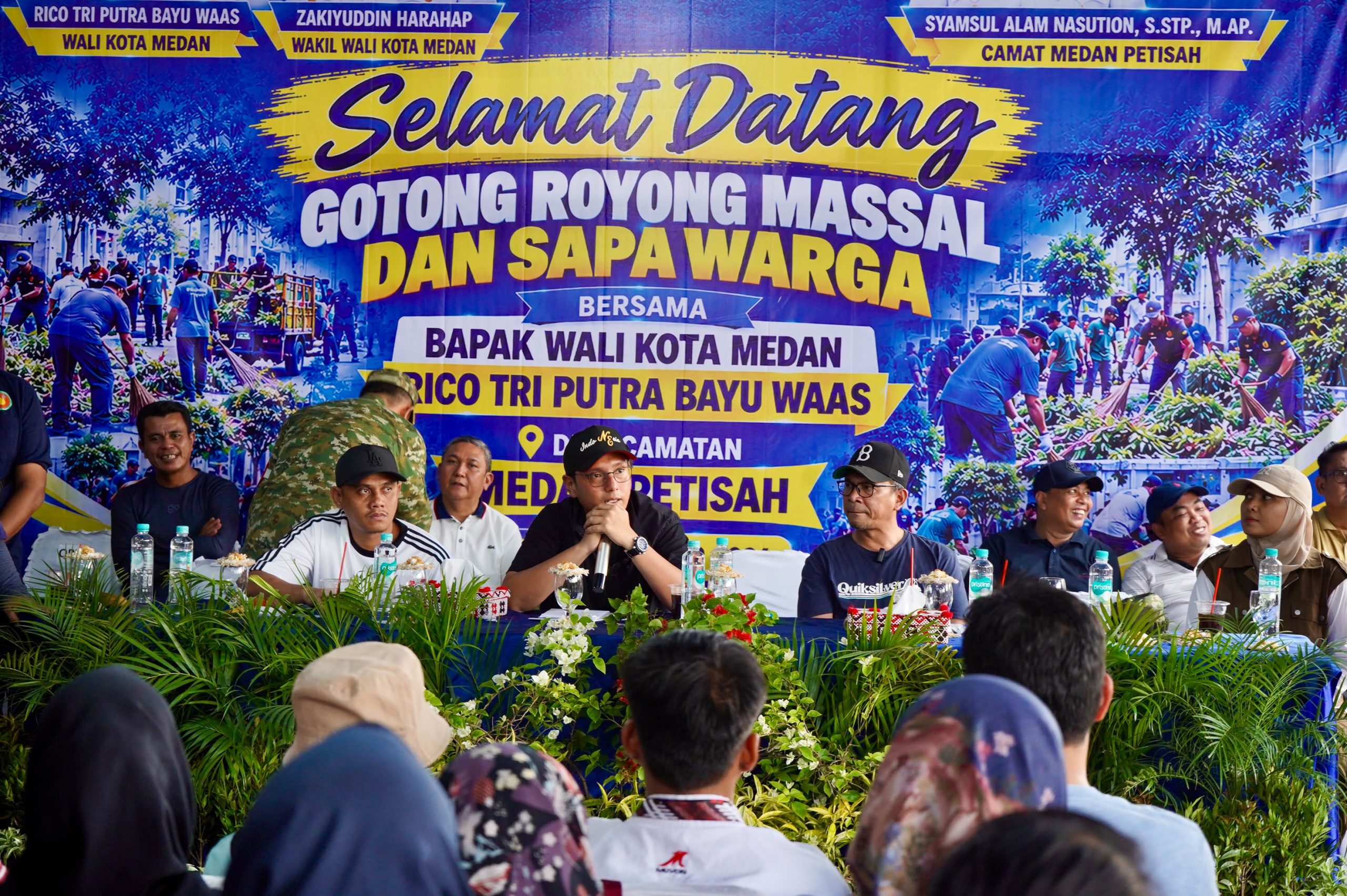 Wali Kota Medan Rico Waas saat kegiatan Gotong Royong dan Sapa Warga di Jalan Mistar, Kelurahan Sei Putih Barat, Kecamatan Medan Petisah, Sabtu (24/10/2026).