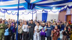 Wali Kota Medan Rico Waas foto bersama usai kegiatan gotong royong dan Sapa Warga di Jalan Mistar, Kelurahan Sei Putih Barat, Kecamatan Medan Petisah, Sabtu (24/10/2026).
